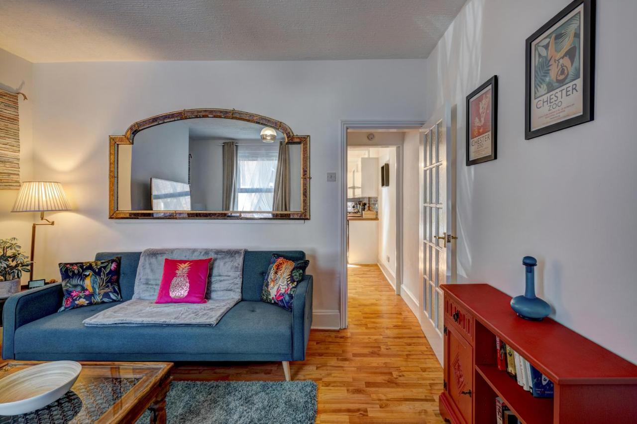 *new* Canal Side 2 Bed Character Casa de Férias