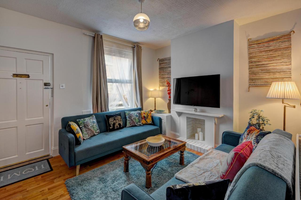 *new* Canal Side 2 Bed Character Holiday home Chester